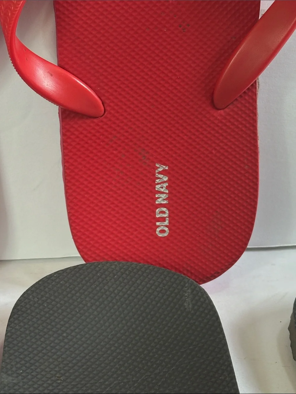 Old Navy Men’s Flip Flops Size 13 Red Blue Gray Set